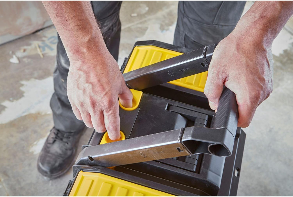  Stanley 1-70-326 Servante Compacte 3 En 1 - Boite À Outils Détachable - 2 Organiseurs Sur Le Couvercle - Bac Pour Électroportatif - Polypropylène Résistant - Poignée Télescopique - 630 X 475 X 284Mm Noir