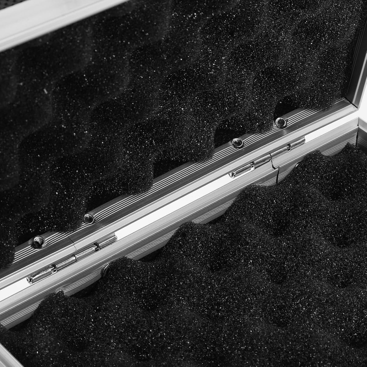  ULTECHNOVO Boîte à Outils De Voyage Portable En Alliage D'aluminium Mousse Antichoc, Mallette Noire Pratique Pour Rangement Et Organisation D'outils De Travail